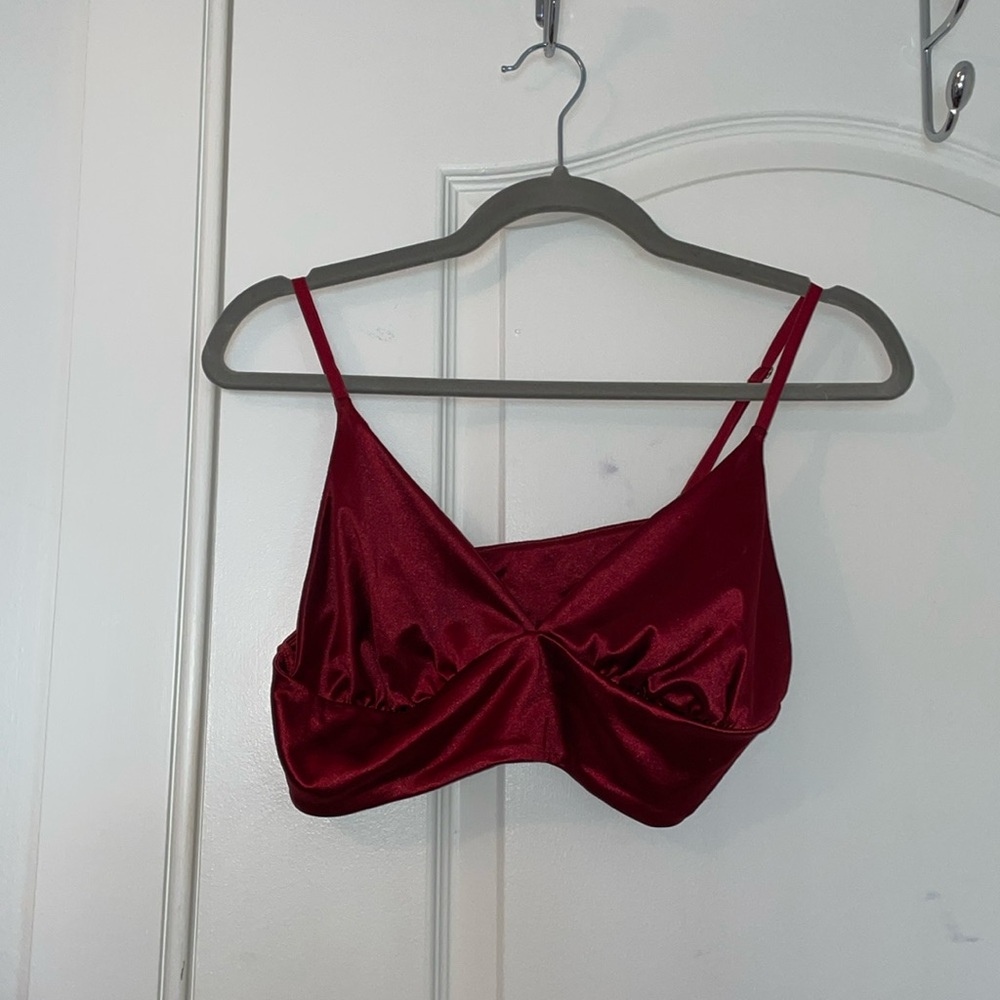 RED BRA CROP TOP SIZE M/L FOREVER 21